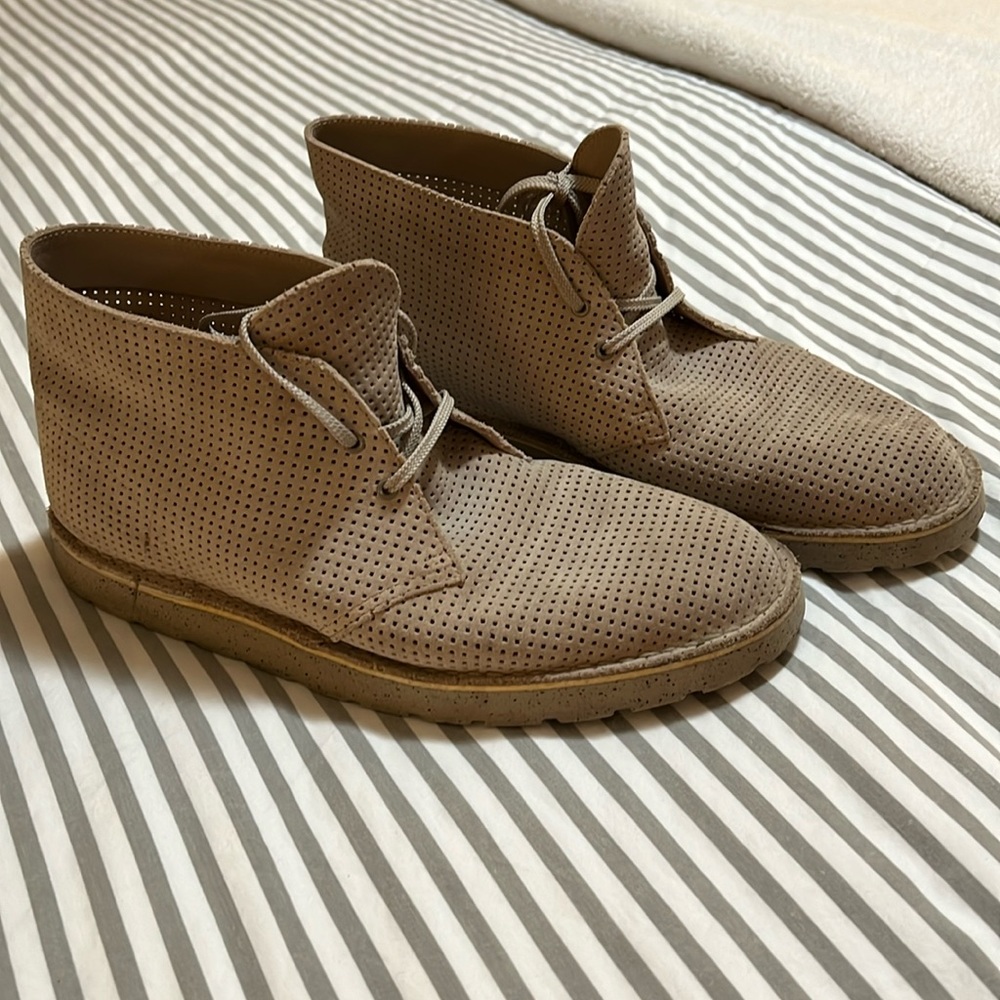 Clarks Originals Chukka Desert Boot in Perforated Sand
